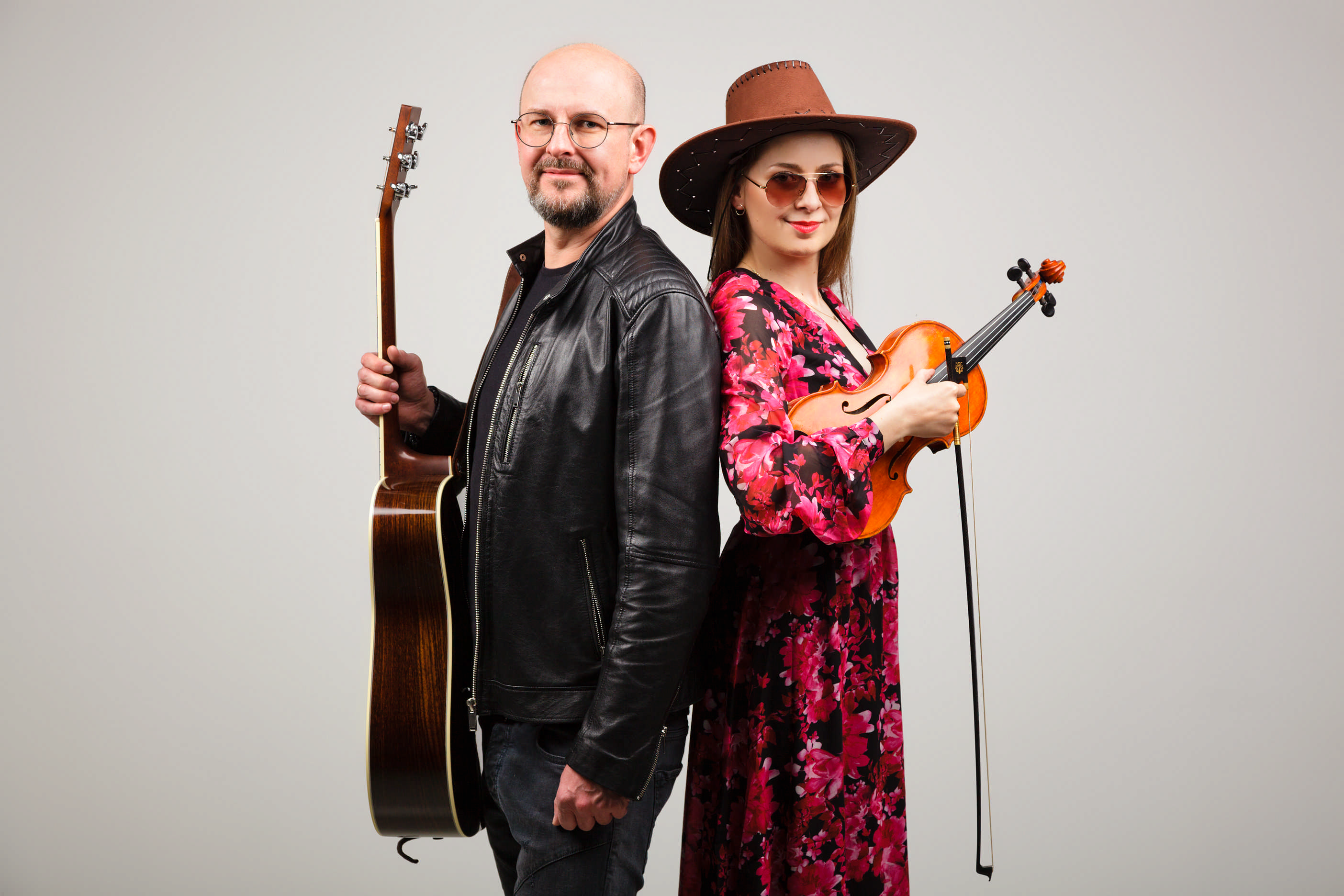 Duet Marcin Iżela & Monika Baran na jasnym tle
